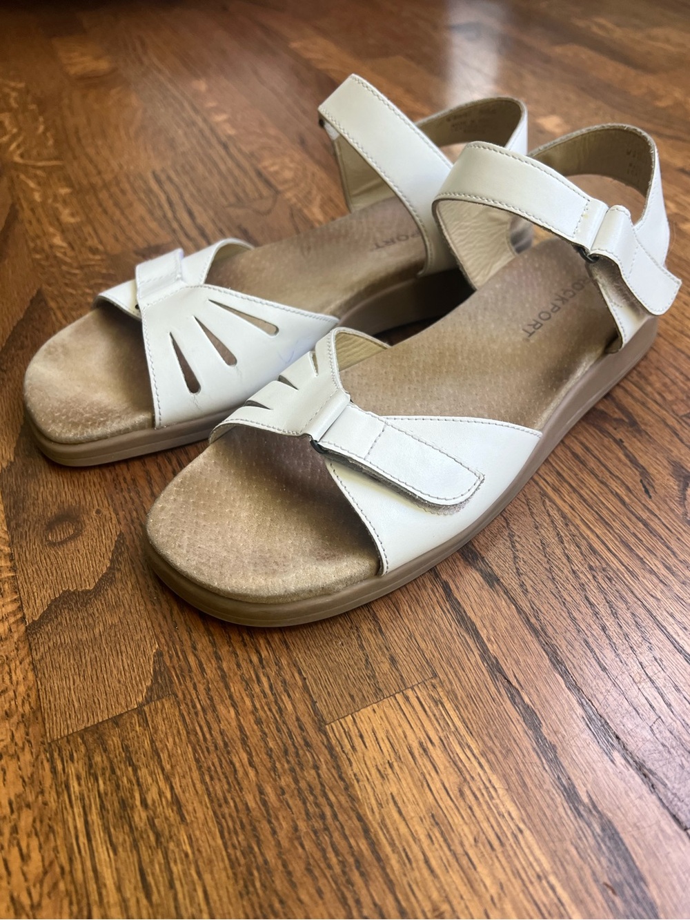 Rockport white leather flat sandal 9.5